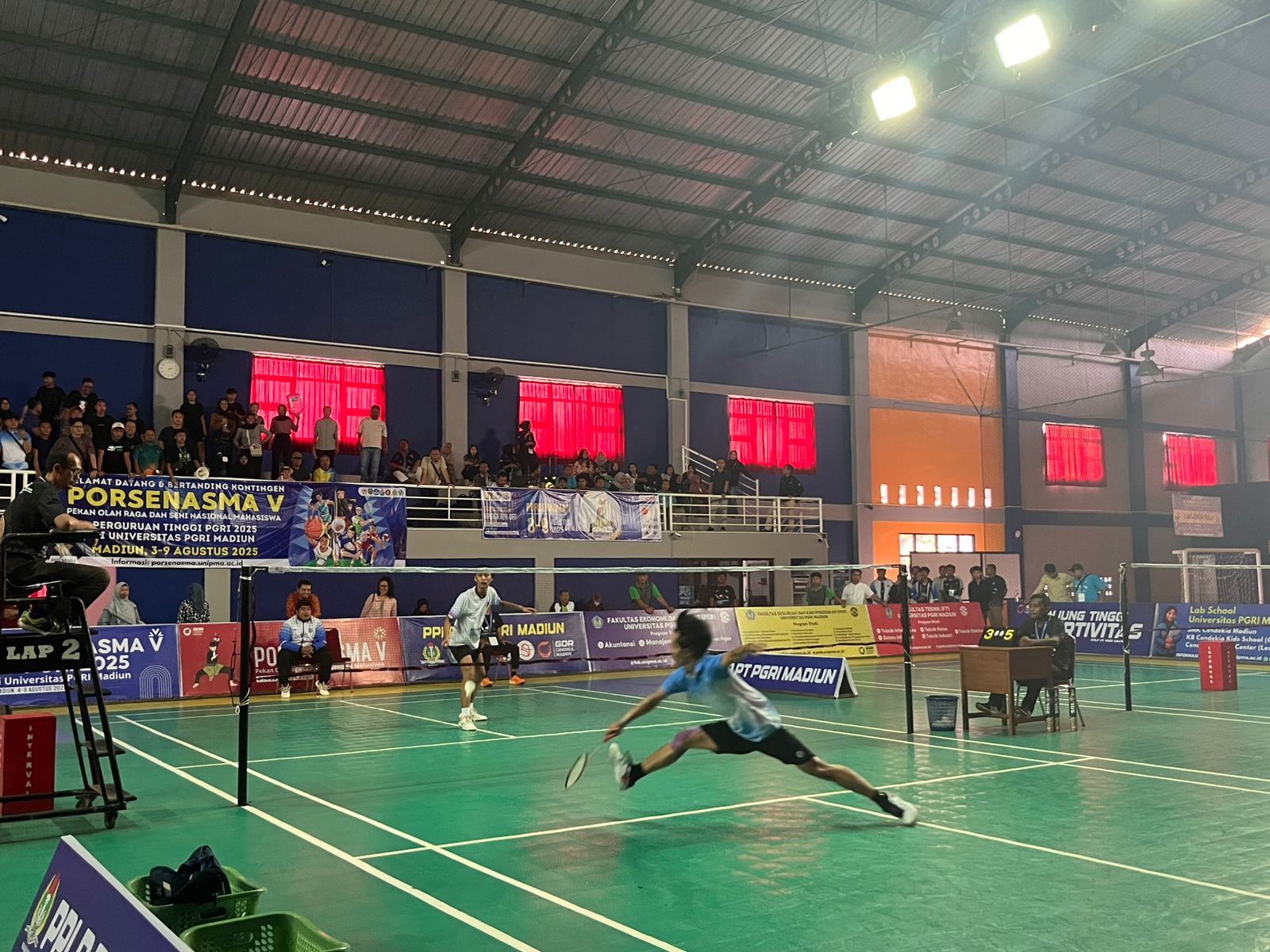 Pertandingan Cabang Olahraga Bulutangkis PORSENASMA V PT PGRI 2025
