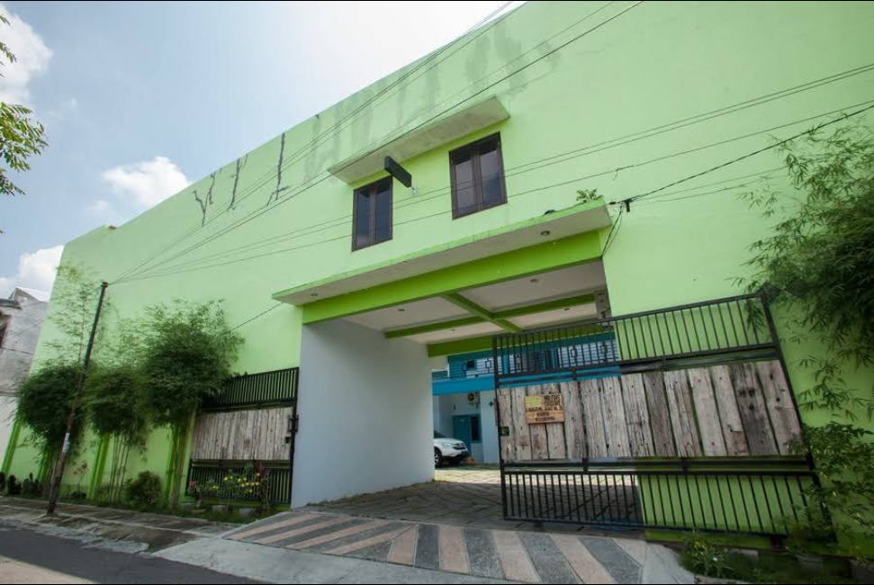 RedDoorz Syariah @ Kartohardjo Madiun / MargaTama