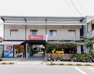RedDoorz near Alun Alun Madiun / LOGIN Homestay